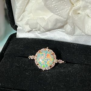 Pale green opal
